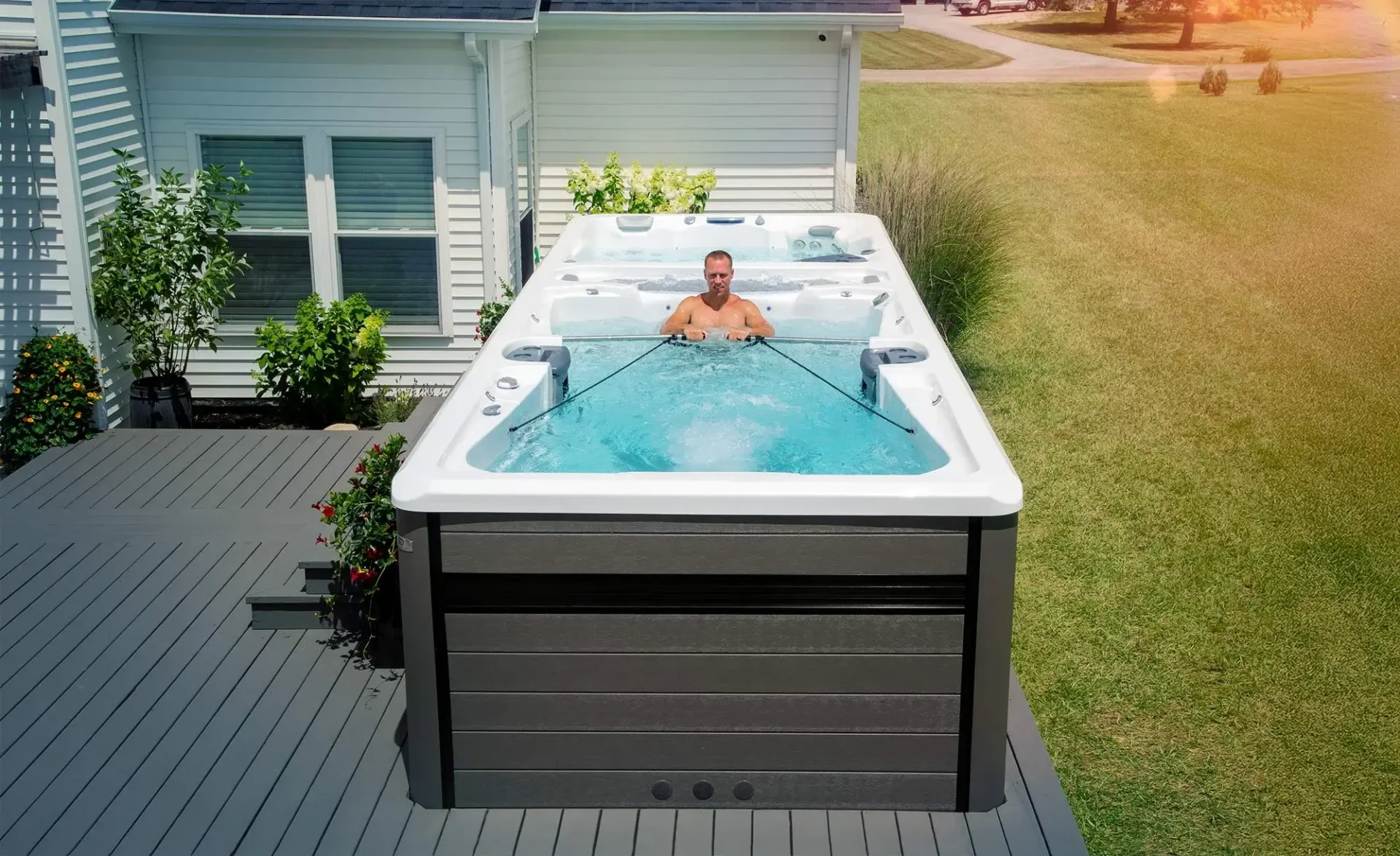 H2X Trainer 21 Lifestyle Man using rowing equipment