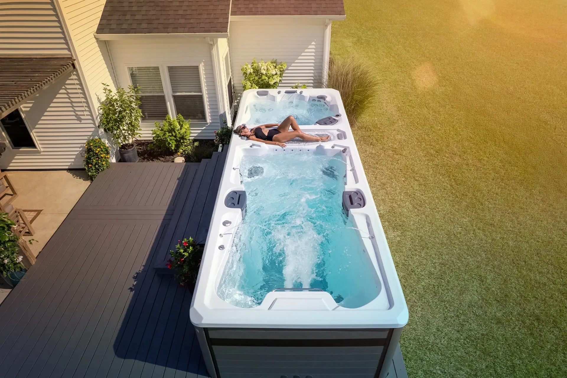 H2X Trainer 21 Lifestyle Woman on lounger