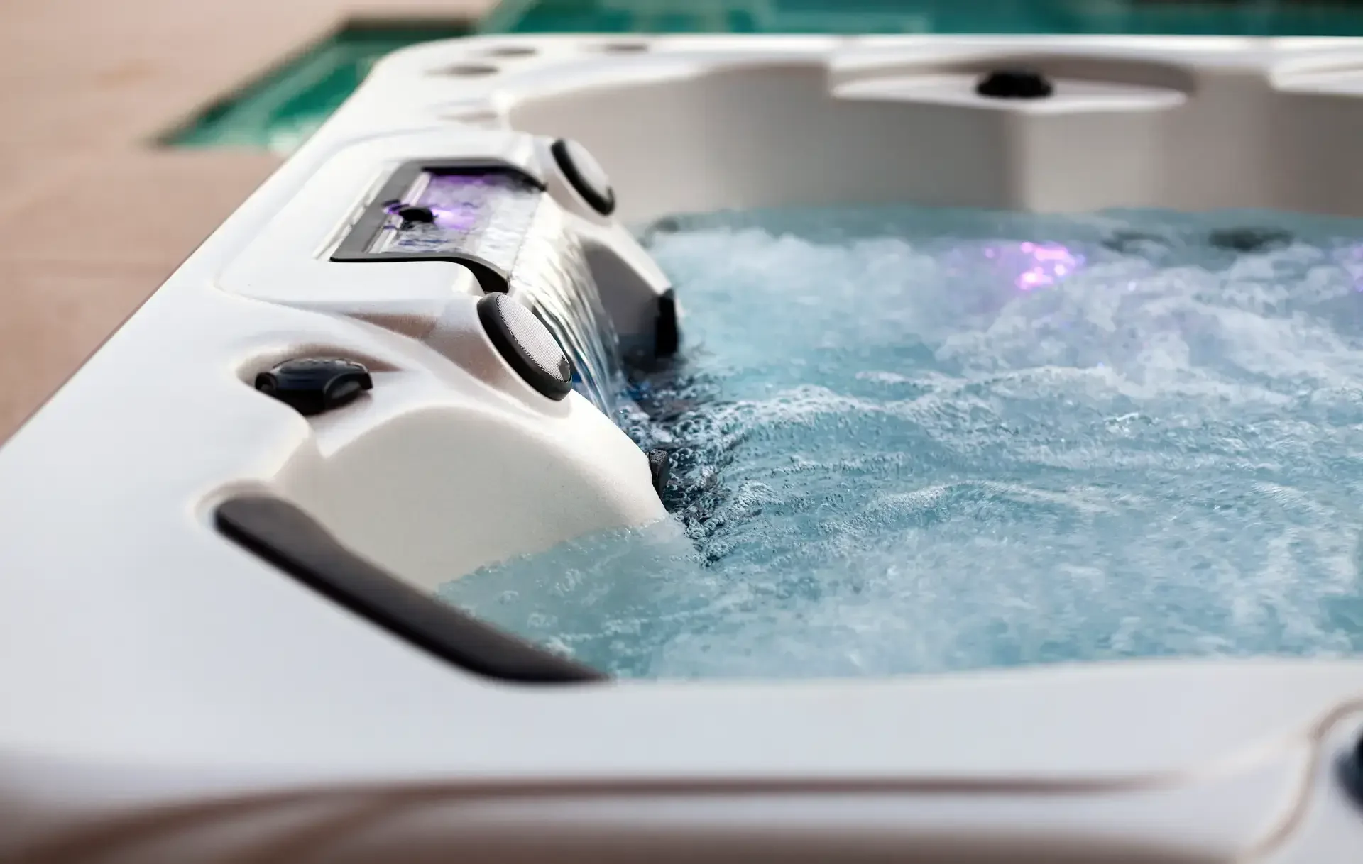 KonaElite lifestyle image 108 Tropic Seas